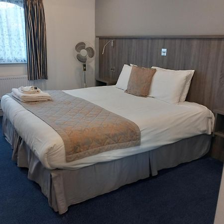 Sandown Park Lodge 에셔 외부 사진