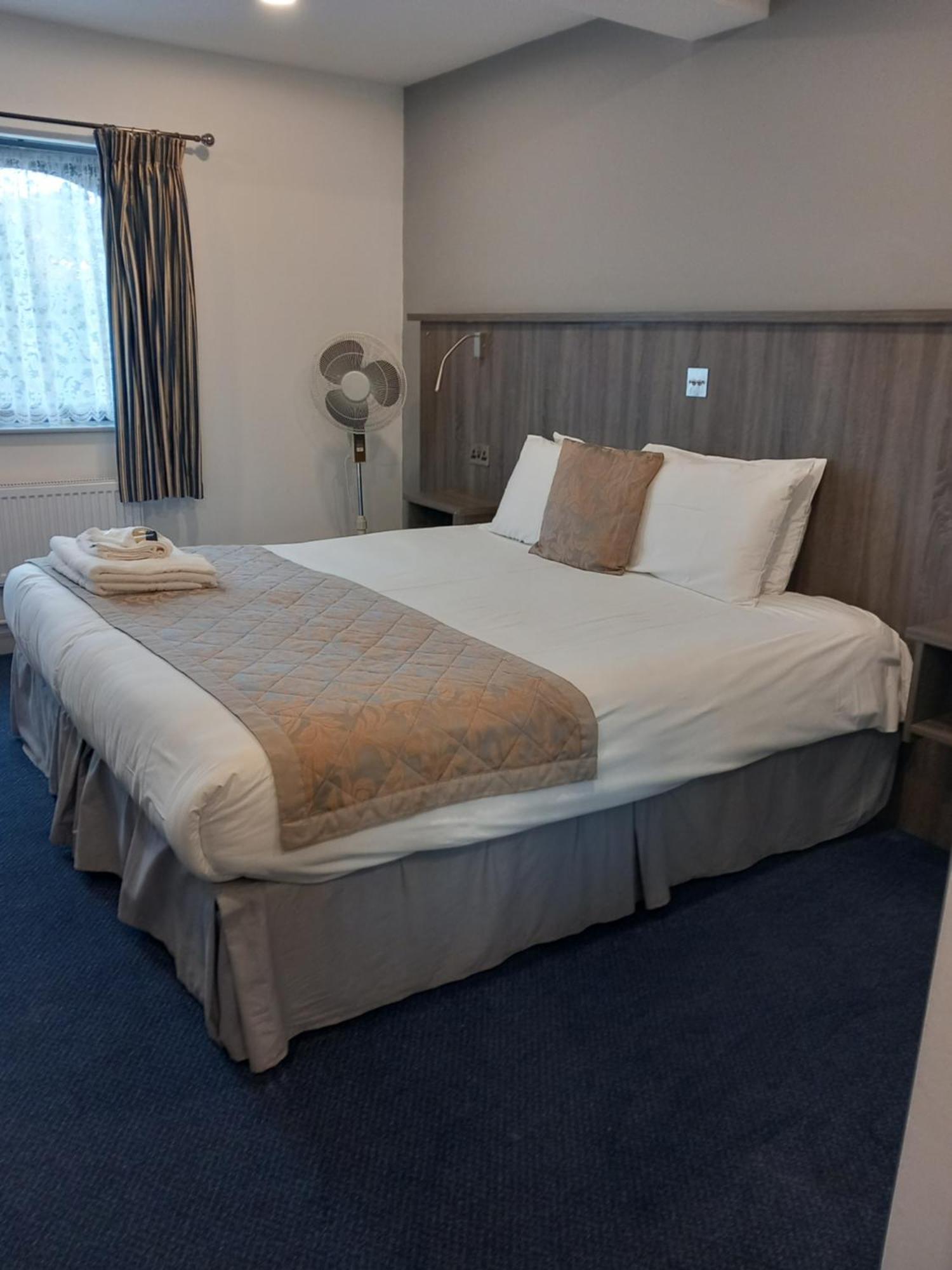 Sandown Park Lodge 에셔 외부 사진
